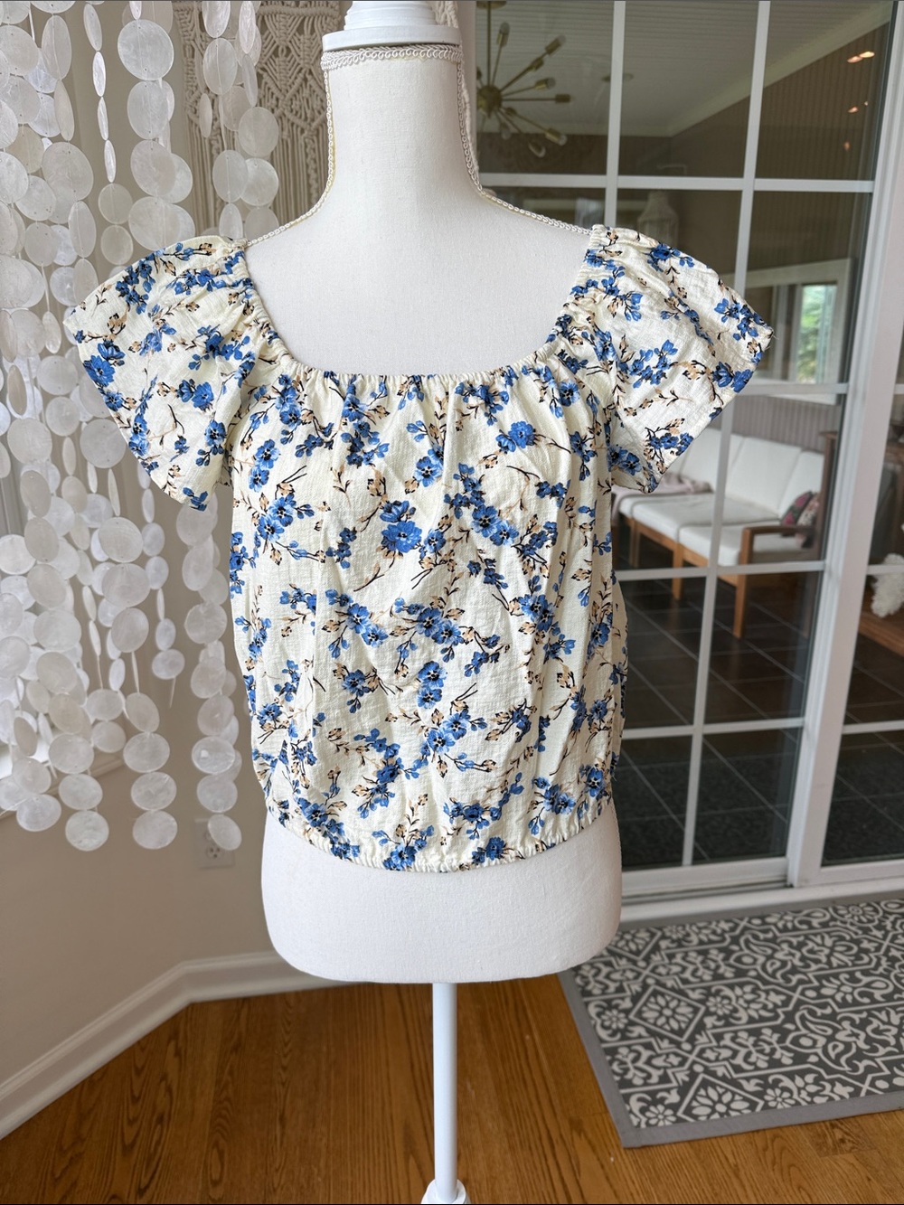 Floral Puff-Sleeve Cropped Blouse - Blue Floral on Cream